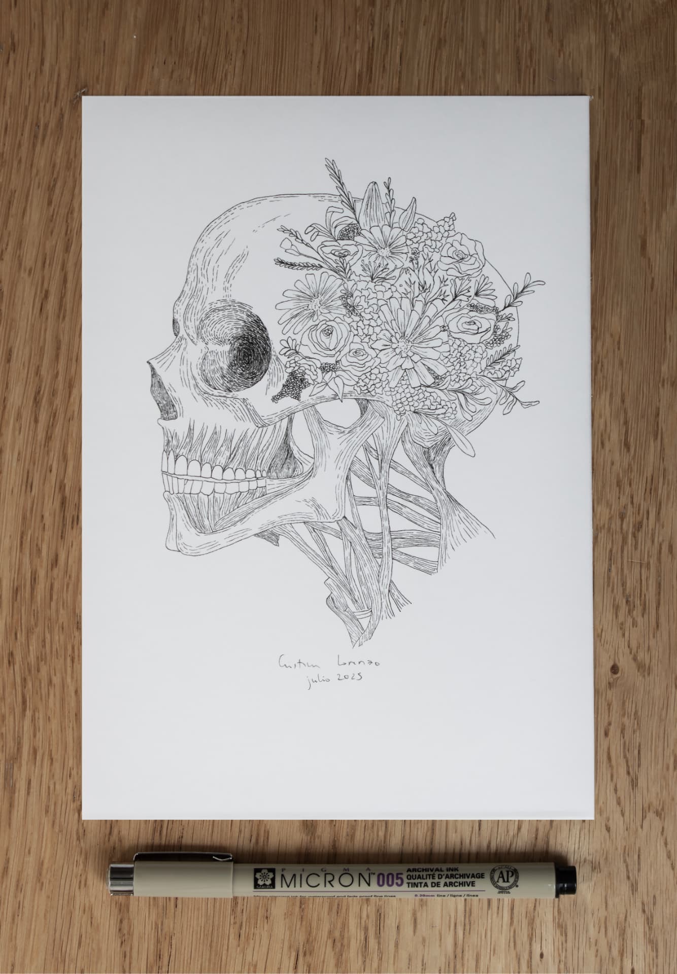 Dibujo original en tinta de un cráneo del que brotan flores.