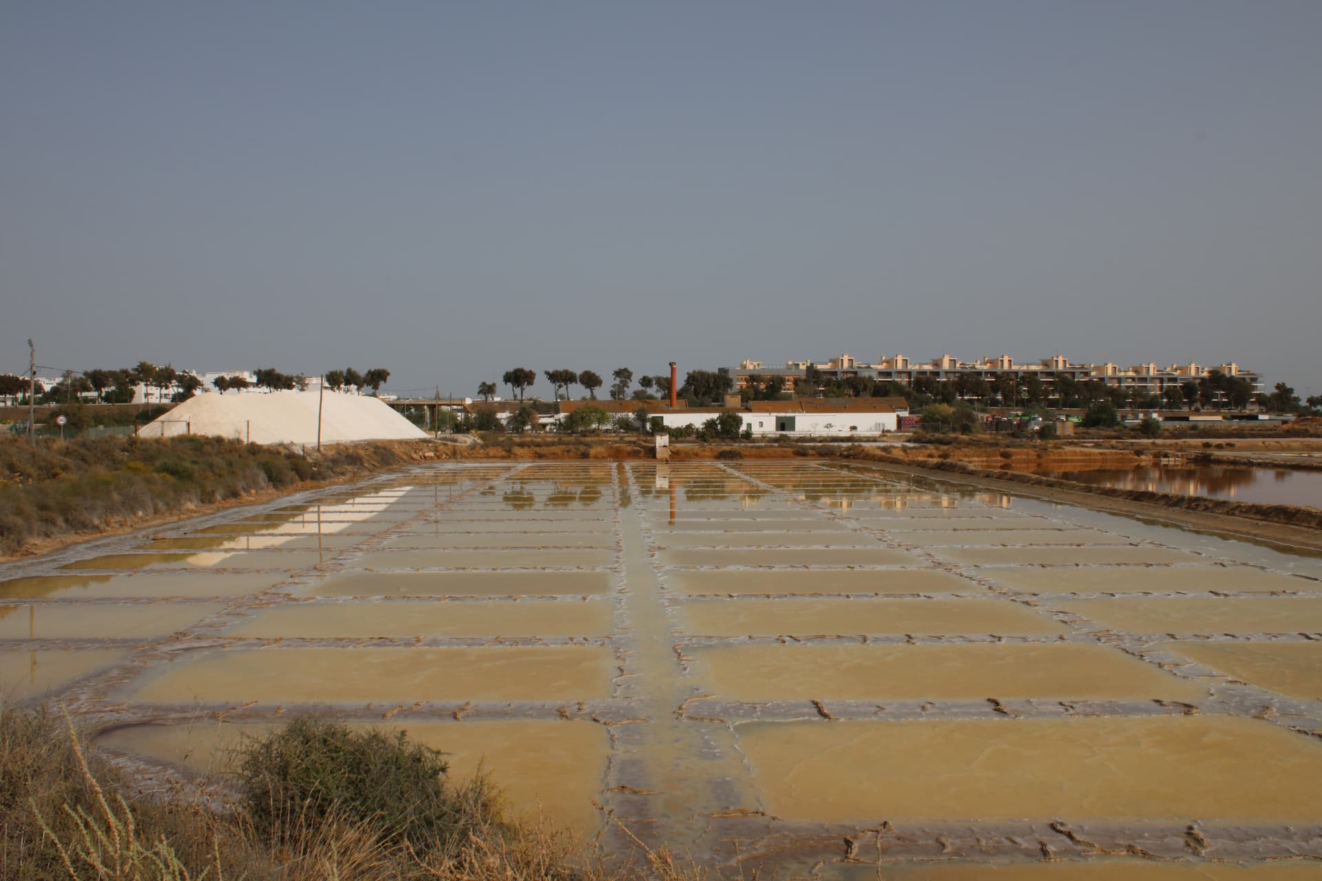 Vista de las geometrías y divisiones de las salinas de Olhão.